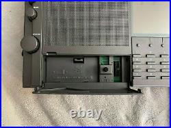 Eton E1XM radio and power cord