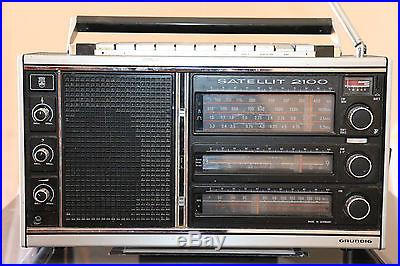 Grundig Satellit 2100 Vintage Shortwave Radio w/Case